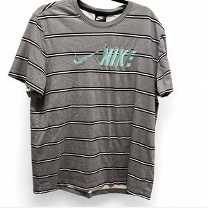 Nike Men's Gray and Black Striped Tee